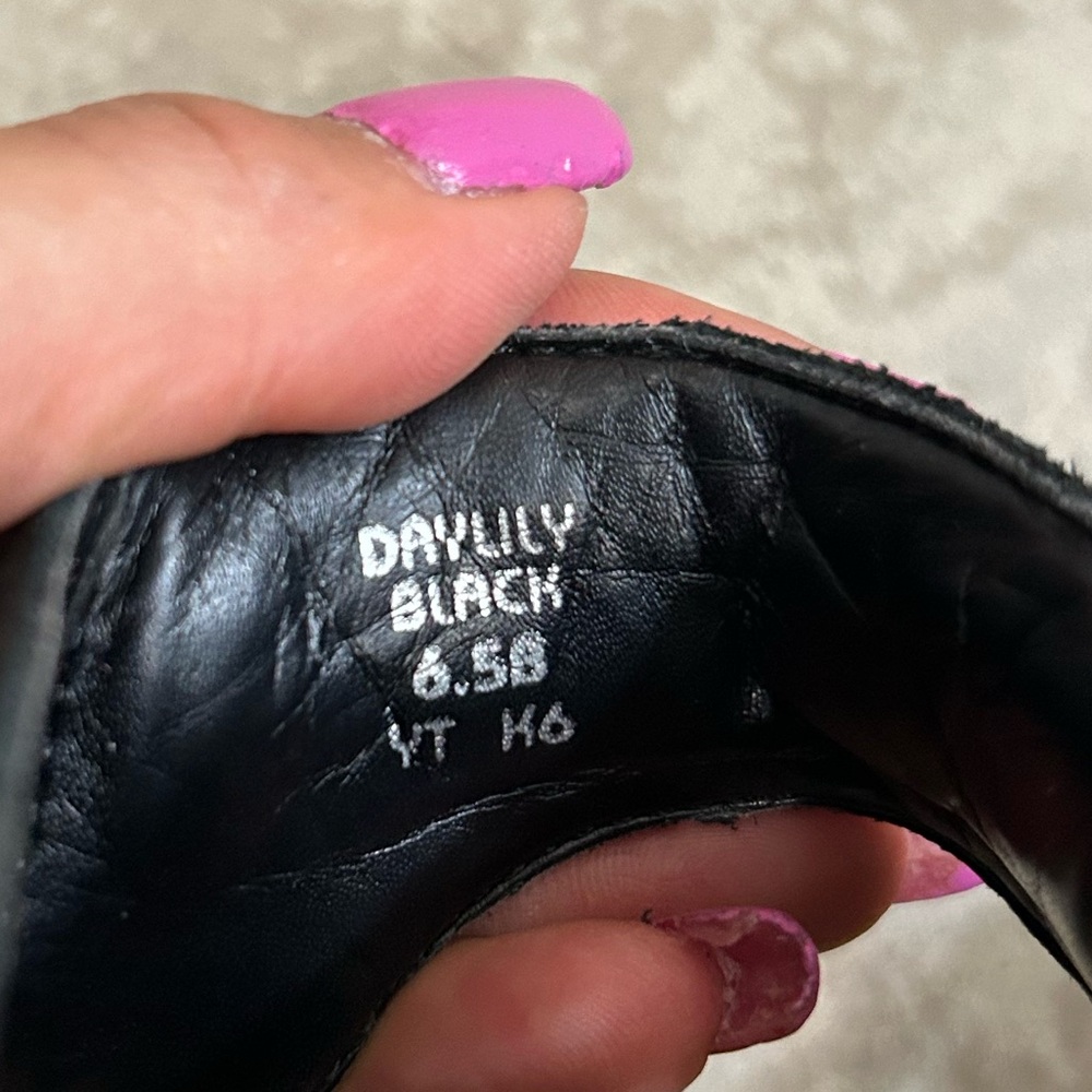 Earth Daylily Black Wedge Sandals with Cutout Design - Picture 8 of 10